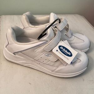 NWT Dr. Scholls white shoes